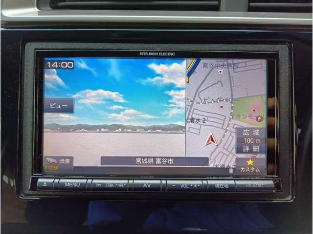 フィットハイブリッド Ｆパッケージ　４ＷＤ　スマートキー　社外ナビ　フルセグＴＶ　Ｂｌｕｅｔｏｏｔｈ　ＤＶＤ再生　Ｂカメラ　ステアリングスイッチ　ワイパーデアイサー　純正１５インチアルミホイール　保証付き（3枚目）