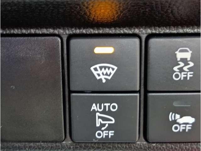 フィットハイブリッド Ｆパッケージ　４ＷＤ　スマートキー　社外ナビ　フルセグＴＶ　Ｂｌｕｅｔｏｏｔｈ　ＤＶＤ再生　Ｂカメラ　ステアリングスイッチ　ワイパーデアイサー　純正１５インチアルミホイール　保証付き（5枚目）