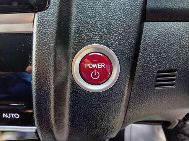 フィットハイブリッド Ｆパッケージ　４ＷＤ　スマートキー　社外ナビ　フルセグＴＶ　Ｂｌｕｅｔｏｏｔｈ　ＤＶＤ再生　Ｂカメラ　ステアリングスイッチ　ワイパーデアイサー　純正１５インチアルミホイール　保証付き（7枚目）