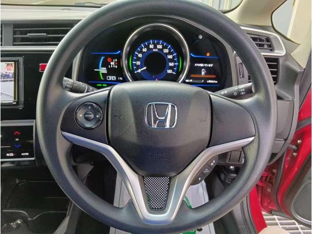 フィットハイブリッド Ｆパッケージ　４ＷＤ　スマートキー　社外ナビ　フルセグＴＶ　Ｂｌｕｅｔｏｏｔｈ　ＤＶＤ再生　Ｂカメラ　ステアリングスイッチ　ワイパーデアイサー　純正１５インチアルミホイール　保証付き（16枚目）