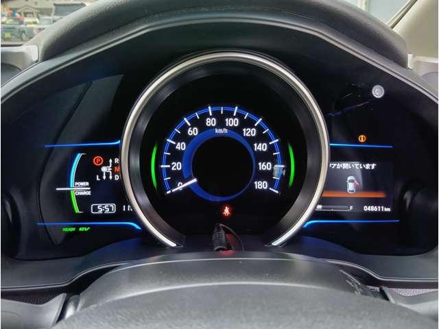 フィットハイブリッド Ｆパッケージ　４ＷＤ　スマートキー　社外ナビ　フルセグＴＶ　Ｂｌｕｅｔｏｏｔｈ　ＤＶＤ再生　Ｂカメラ　ステアリングスイッチ　ワイパーデアイサー　純正１５インチアルミホイール　保証付き（18枚目）