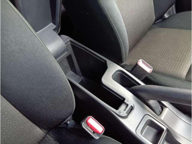 フィットハイブリッド Ｆパッケージ　４ＷＤ　スマートキー　社外ナビ　フルセグＴＶ　Ｂｌｕｅｔｏｏｔｈ　ＤＶＤ再生　Ｂカメラ　ステアリングスイッチ　ワイパーデアイサー　純正１５インチアルミホイール　保証付き（23枚目）