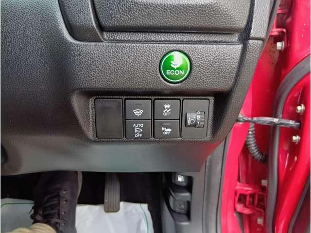 フィットハイブリッド Ｆパッケージ　４ＷＤ　スマートキー　社外ナビ　フルセグＴＶ　Ｂｌｕｅｔｏｏｔｈ　ＤＶＤ再生　Ｂカメラ　ステアリングスイッチ　ワイパーデアイサー　純正１５インチアルミホイール　保証付き（24枚目）