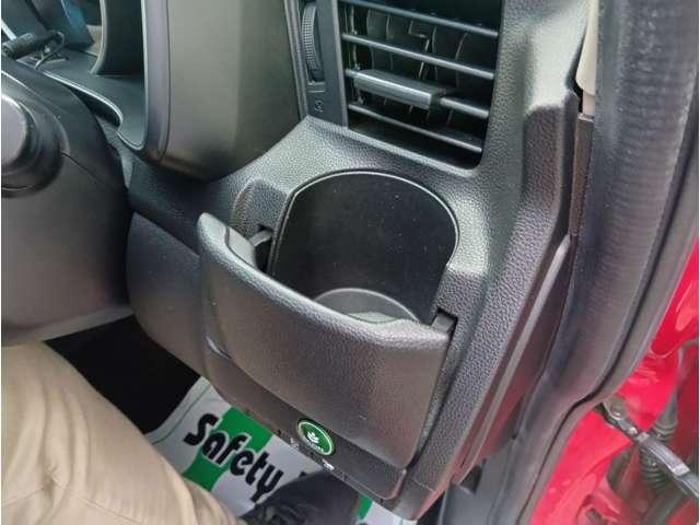 フィットハイブリッド Ｆパッケージ　４ＷＤ　スマートキー　社外ナビ　フルセグＴＶ　Ｂｌｕｅｔｏｏｔｈ　ＤＶＤ再生　Ｂカメラ　ステアリングスイッチ　ワイパーデアイサー　純正１５インチアルミホイール　保証付き（25枚目）