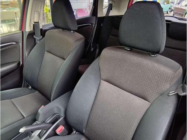 フィットハイブリッド Ｆパッケージ　４ＷＤ　スマートキー　社外ナビ　フルセグＴＶ　Ｂｌｕｅｔｏｏｔｈ　ＤＶＤ再生　Ｂカメラ　ステアリングスイッチ　ワイパーデアイサー　純正１５インチアルミホイール　保証付き（29枚目）