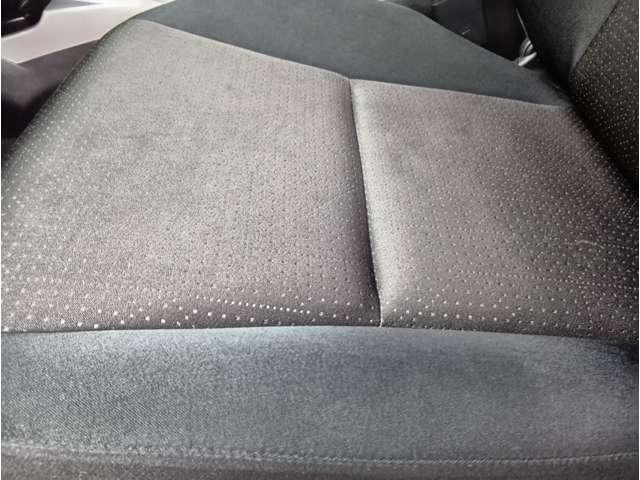 フィットハイブリッド Ｆパッケージ　４ＷＤ　スマートキー　社外ナビ　フルセグＴＶ　Ｂｌｕｅｔｏｏｔｈ　ＤＶＤ再生　Ｂカメラ　ステアリングスイッチ　ワイパーデアイサー　純正１５インチアルミホイール　保証付き（30枚目）