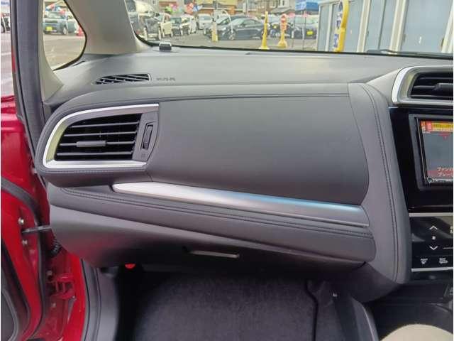 フィットハイブリッド Ｆパッケージ　４ＷＤ　スマートキー　社外ナビ　フルセグＴＶ　Ｂｌｕｅｔｏｏｔｈ　ＤＶＤ再生　Ｂカメラ　ステアリングスイッチ　ワイパーデアイサー　純正１５インチアルミホイール　保証付き（31枚目）