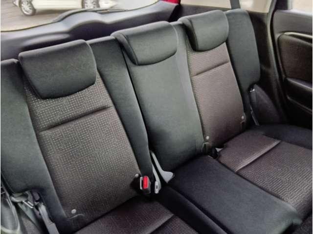 フィットハイブリッド Ｆパッケージ　４ＷＤ　スマートキー　社外ナビ　フルセグＴＶ　Ｂｌｕｅｔｏｏｔｈ　ＤＶＤ再生　Ｂカメラ　ステアリングスイッチ　ワイパーデアイサー　純正１５インチアルミホイール　保証付き（35枚目）