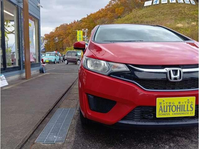 フィットハイブリッド Ｆパッケージ　４ＷＤ　スマートキー　社外ナビ　フルセグＴＶ　Ｂｌｕｅｔｏｏｔｈ　ＤＶＤ再生　Ｂカメラ　ステアリングスイッチ　ワイパーデアイサー　純正１５インチアルミホイール　保証付き（52枚目）