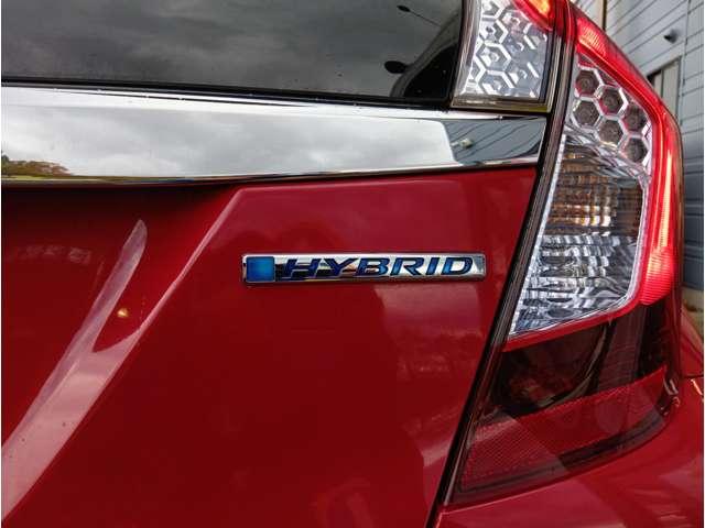 フィットハイブリッド Ｆパッケージ　４ＷＤ　スマートキー　社外ナビ　フルセグＴＶ　Ｂｌｕｅｔｏｏｔｈ　ＤＶＤ再生　Ｂカメラ　ステアリングスイッチ　ワイパーデアイサー　純正１５インチアルミホイール　保証付き（56枚目）