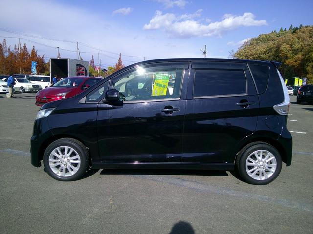 デイズ ハイウェイスター X 4WD プッシュスタート スマートキー ETC 純正カーナビ フルセグTV バックカメラ シートヒーター アイドリングストップ オートエアコン LEDヘッドライト 純正アルミホイール ドアバイザー(5枚目)