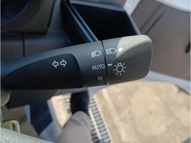 ハイゼットトラック スタンダード　届出済未使用車　スマートアシスト　ＡＭＦＭラジオ　電動式パワーステアリング　マニュアルエアコン　プリントレザーシート　リヤコンビネーションランプ　クリーンエアフィルター　クリアランスソナー（6枚目）