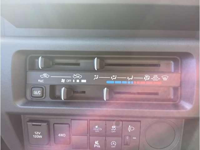 ハイゼットトラック スタンダード　届出済未使用車　スマートアシスト　ＡＭＦＭラジオ　電動式パワーステアリング　マニュアルエアコン　プリントレザーシート　リヤコンビネーションランプ　クリーンエアフィルター　クリアランスソナー（7枚目）