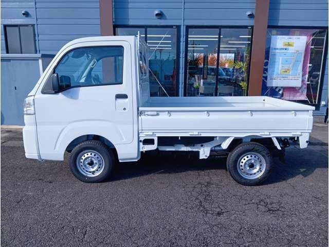 ハイゼットトラック スタンダード　届出済未使用車　スマートアシスト　ＡＭＦＭラジオ　電動式パワーステアリング　マニュアルエアコン　プリントレザーシート　リヤコンビネーションランプ　クリーンエアフィルター　クリアランスソナー（9枚目）