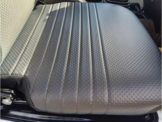 ハイゼットトラック スタンダード　届出済未使用車　スマートアシスト　ＡＭＦＭラジオ　電動式パワーステアリング　マニュアルエアコン　プリントレザーシート　リヤコンビネーションランプ　クリーンエアフィルター　クリアランスソナー（14枚目）