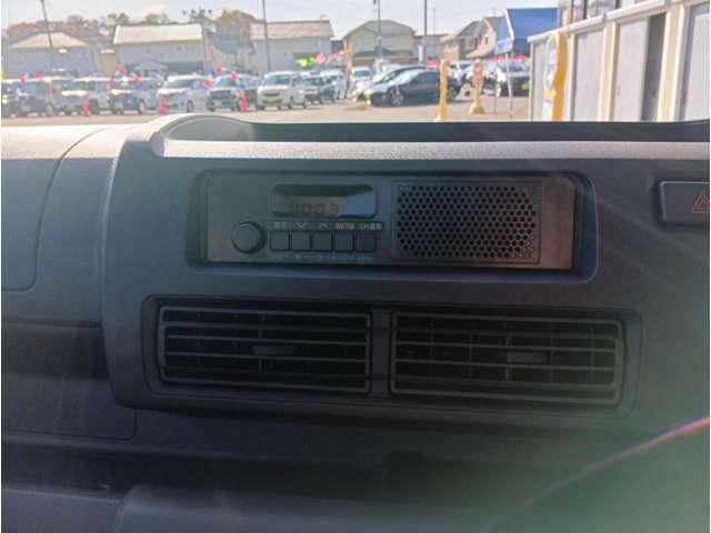 ハイゼットトラック スタンダード　届出済未使用車　スマートアシスト　ＡＭＦＭラジオ　電動式パワーステアリング　マニュアルエアコン　プリントレザーシート　リヤコンビネーションランプ　クリーンエアフィルター　クリアランスソナー（17枚目）