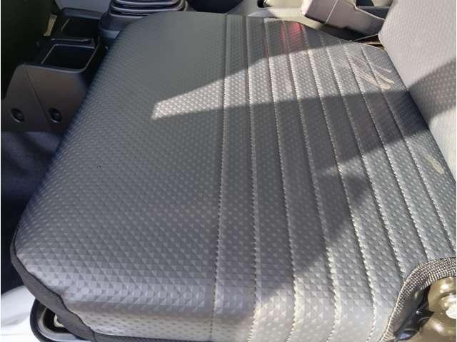 ハイゼットトラック スタンダード　届出済未使用車　スマートアシスト　ＡＭＦＭラジオ　電動式パワーステアリング　マニュアルエアコン　プリントレザーシート　リヤコンビネーションランプ　クリーンエアフィルター　クリアランスソナー（24枚目）