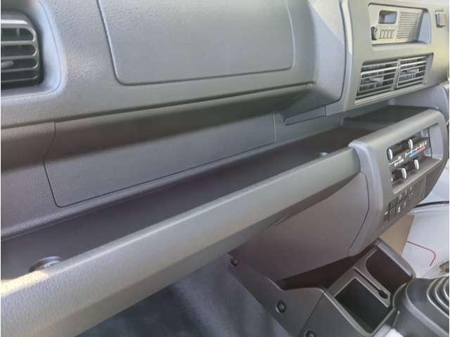 ハイゼットトラック スタンダード　届出済未使用車　スマートアシスト　ＡＭＦＭラジオ　電動式パワーステアリング　マニュアルエアコン　プリントレザーシート　リヤコンビネーションランプ　クリーンエアフィルター　クリアランスソナー（25枚目）