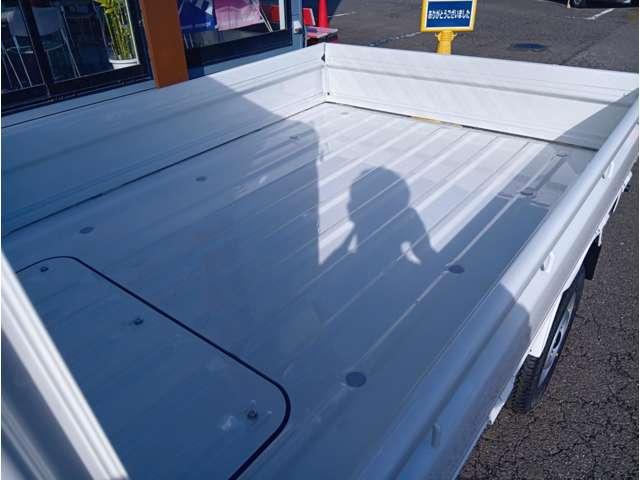 ハイゼットトラック スタンダード　届出済未使用車　スマートアシスト　ＡＭＦＭラジオ　電動式パワーステアリング　マニュアルエアコン　プリントレザーシート　リヤコンビネーションランプ　クリーンエアフィルター　クリアランスソナー（30枚目）