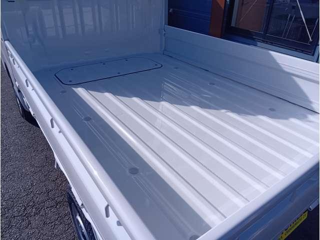 ハイゼットトラック スタンダード　届出済未使用車　スマートアシスト　ＡＭＦＭラジオ　電動式パワーステアリング　マニュアルエアコン　プリントレザーシート　リヤコンビネーションランプ　クリーンエアフィルター　クリアランスソナー（31枚目）