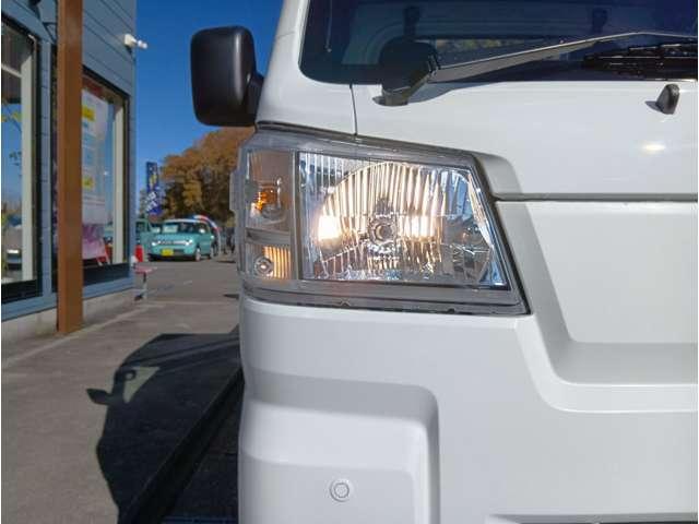 ハイゼットトラック スタンダード　届出済未使用車　スマートアシスト　ＡＭＦＭラジオ　電動式パワーステアリング　マニュアルエアコン　プリントレザーシート　リヤコンビネーションランプ　クリーンエアフィルター　クリアランスソナー（39枚目）