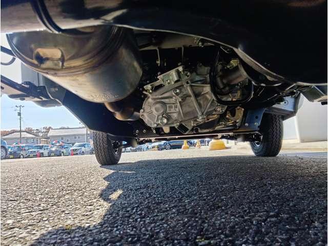 ハイゼットトラック スタンダード　届出済未使用車　スマートアシスト　ＡＭＦＭラジオ　電動式パワーステアリング　マニュアルエアコン　プリントレザーシート　リヤコンビネーションランプ　クリーンエアフィルター　クリアランスソナー（40枚目）