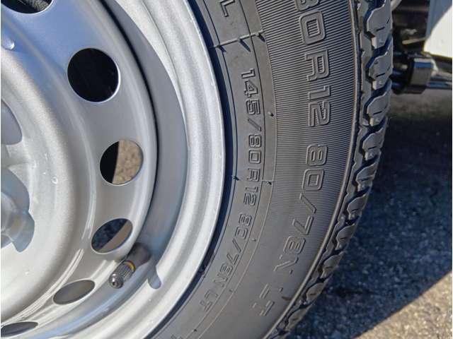 ハイゼットトラック スタンダード　届出済未使用車　スマートアシスト　ＡＭＦＭラジオ　電動式パワーステアリング　マニュアルエアコン　プリントレザーシート　リヤコンビネーションランプ　クリーンエアフィルター　クリアランスソナー（42枚目）