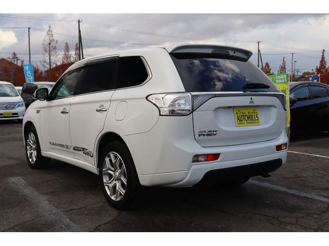 アウトランダーPHEV Gナビパッケージ 車検整備付 1年保証付 走行距離無制限 4WD スマートキー プッシュスタート オートクルーズ ETC パワーリアゲート フォグ 純ナビ フルセグTV Bluetooth バックカメラ 18アルミ(7枚目)