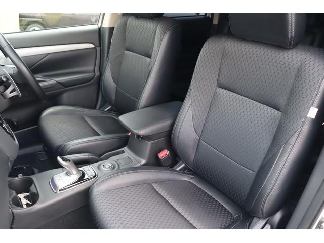 アウトランダーPHEV Gナビパッケージ 車検整備付 1年保証付 走行距離無制限 4WD スマートキー プッシュスタート オートクルーズ ETC パワーリアゲート フォグ 純ナビ フルセグTV Bluetooth バックカメラ 18アルミ(12枚目)