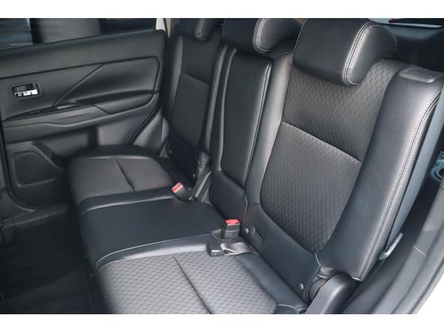 アウトランダーPHEV Gナビパッケージ 車検整備付 1年保証付 走行距離無制限 4WD スマートキー プッシュスタート オートクルーズ ETC パワーリアゲート フォグ 純ナビ フルセグTV Bluetooth バックカメラ 18アルミ(13枚目)