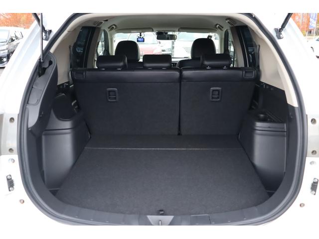 アウトランダーPHEV Gナビパッケージ 車検整備付 1年保証付 走行距離無制限 4WD スマートキー プッシュスタート オートクルーズ ETC パワーリアゲート フォグ 純ナビ フルセグTV Bluetooth バックカメラ 18アルミ(14枚目)