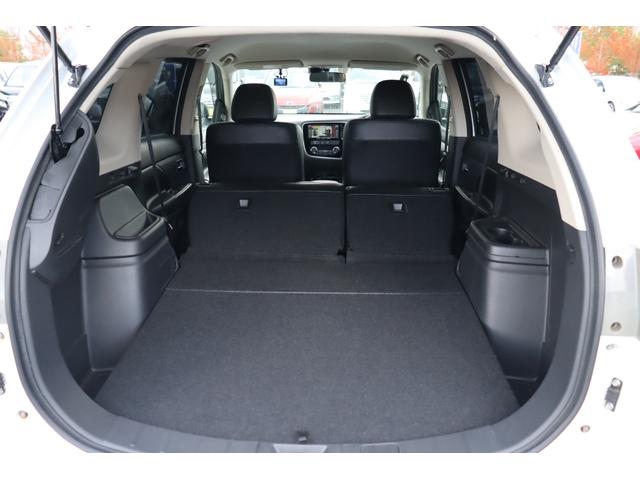 アウトランダーPHEV Gナビパッケージ 車検整備付 1年保証付 走行距離無制限 4WD スマートキー プッシュスタート オートクルーズ ETC パワーリアゲート フォグ 純ナビ フルセグTV Bluetooth バックカメラ 18アルミ(15枚目)