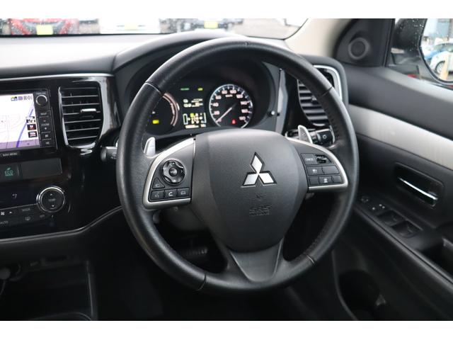 アウトランダーPHEV Gナビパッケージ 車検整備付 1年保証付 走行距離無制限 4WD スマートキー プッシュスタート オートクルーズ ETC パワーリアゲート フォグ 純ナビ フルセグTV Bluetooth バックカメラ 18アルミ(17枚目)