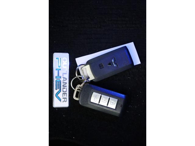 アウトランダーPHEV Gナビパッケージ 車検整備付 1年保証付 走行距離無制限 4WD スマートキー プッシュスタート オートクルーズ ETC パワーリアゲート フォグ 純ナビ フルセグTV Bluetooth バックカメラ 18アルミ(42枚目)
