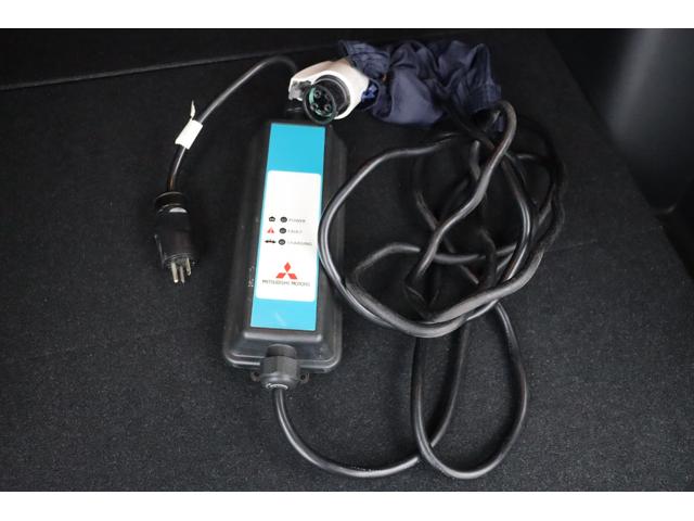 アウトランダーPHEV Gナビパッケージ 車検整備付 1年保証付 走行距離無制限 4WD スマートキー プッシュスタート オートクルーズ ETC パワーリアゲート フォグ 純ナビ フルセグTV Bluetooth バックカメラ 18アルミ(43枚目)