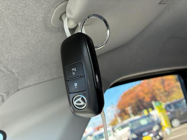 ☆スマートキー☆（ポケットに入れているだけでエンジン始動とドアの開閉可能）