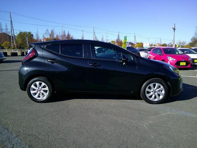 アクア Ｚ　ワンオーナー　１０．５インチディスプレイオーディオ　フルセグＴＶ　バックカメラ　クルーズコントロール　ドラレコ前後　ＬＥＤヘッドライト　オートハイビーム　衝突軽減ブレーキ　レーンアシスト　横滑り防止（4枚目）