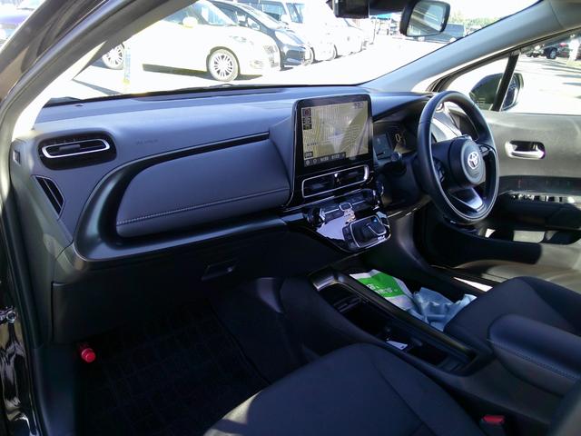 アクア Ｚ　ワンオーナー　１０．５インチディスプレイオーディオ　フルセグＴＶ　バックカメラ　クルーズコントロール　ドラレコ前後　ＬＥＤヘッドライト　オートハイビーム　衝突軽減ブレーキ　レーンアシスト　横滑り防止（13枚目）