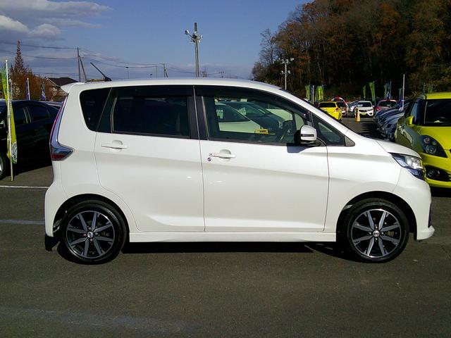 デイズ ハイウェイスター X プレミアムセレクション 4WD ハーフレザーシート 全方位カメラ フルセグナビ Bluetooth エンジンスターター ETC シートヒーター オートハイビーム 衝突軽減ブレーキ ドライブレコーダー HIDヘッドライト(4枚目)