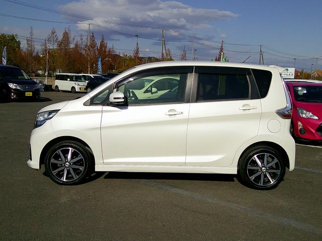 デイズ ハイウェイスター X プレミアムセレクション 4WD ハーフレザーシート 全方位カメラ フルセグナビ Bluetooth エンジンスターター ETC シートヒーター オートハイビーム 衝突軽減ブレーキ ドライブレコーダー HIDヘッドライト(5枚目)