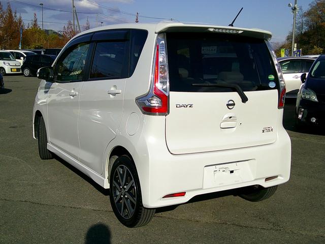 デイズ ハイウェイスター X プレミアムセレクション 4WD ハーフレザーシート 全方位カメラ フルセグナビ Bluetooth エンジンスターター ETC シートヒーター オートハイビーム 衝突軽減ブレーキ ドライブレコーダー HIDヘッドライト(8枚目)