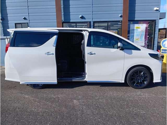 アルファード 2.5S タイプゴールド プリクラッシュセーフティ レーダークルーズ ムーンルーフ 純正ディスプレイオーディオ ナビ フルセグ Bluetooth DVDプレーヤー Bカメラ 後席モニター ドライブレコーダー前後 ETC2.0(9枚目)