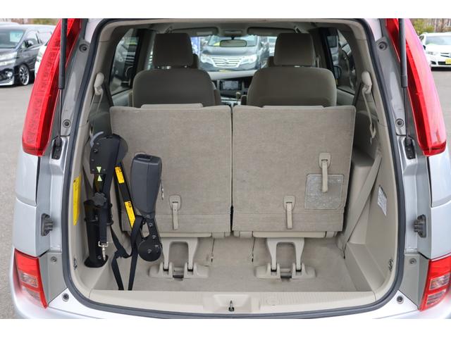 アイシス L 車検整備付 3ヶ月or3000km保証 福祉車両 リアクレーン キーレス 両側スライドドア片側パワスラ 純正ナビ バックカメラ 社外17インチアルミ(13枚目)