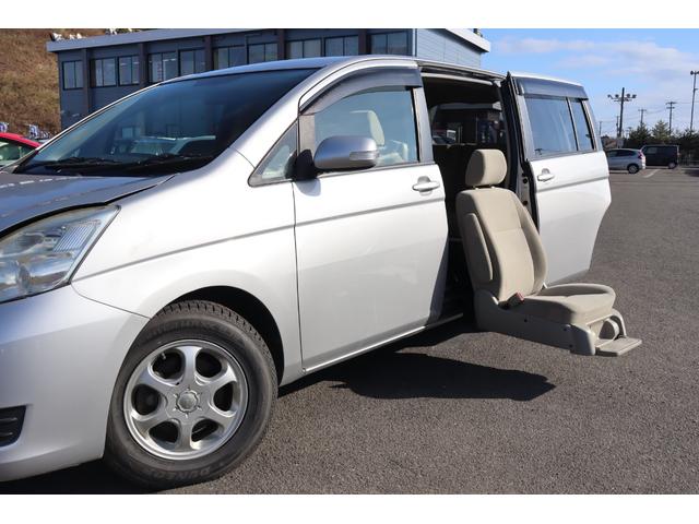 アイシス L 車検整備付 3ヶ月or3000km保証 福祉車両 リアクレーン キーレス 両側スライドドア片側パワスラ 純正ナビ バックカメラ 社外17インチアルミ(33枚目)