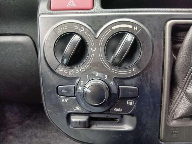 アルト Ｆ　ピュアレッド　５ＡＴ　衝突被害軽減ブレーキ　横滑り抑制機能　純正オーディオ　ＡＭ／ＦＭ／ＣＤ／ＡＵＸ　ライトレベライザー　保証付き（5枚目）