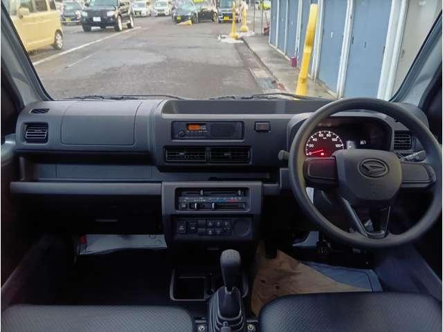 ハイゼットトラック スタンダードSAIIIt 届出済未使用車 スマートアシスト AMFMラジオ 電動式パワーステアリング マニュアルエアコン プリントレザーシート リヤコンビネーションランプ クリーンエアフィルター クリアランスソナー(2枚目)