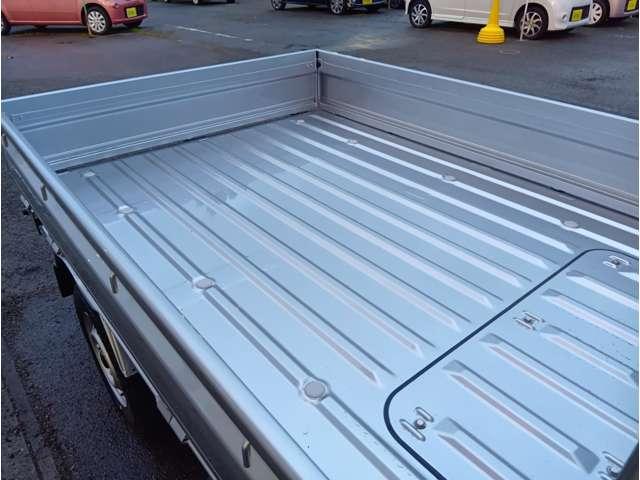 ハイゼットトラック スタンダードSAIIIt 届出済未使用車 スマートアシスト AMFMラジオ 電動式パワーステアリング マニュアルエアコン プリントレザーシート リヤコンビネーションランプ クリーンエアフィルター クリアランスソナー(33枚目)