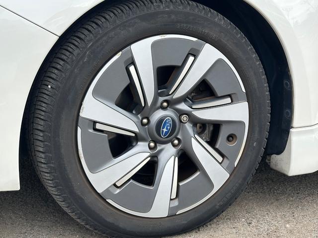 レヴォーグ １．６ＧＴアイサイト　４ＷＤ　本革シート　愛知県使用履歴　アドバンスセーフティパッケージ　全方位検知オプション安全装備　フルセグナビ　バックカメラ　スマートキー　プッシュスタート（12枚目）