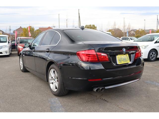５シリーズ ５２８ｉ　Ｒ８／０９車検　１ヶ月ｏｒ１０００ｋｍ保証付　スマートキー　プッシュスタート　オートクルーズ　ＨＩＤライト　フォグ　サンルーフ　シートヒーター　純ナビ　フルセグＴＶ　バックカメラ　純正１７アルミ（6枚目）