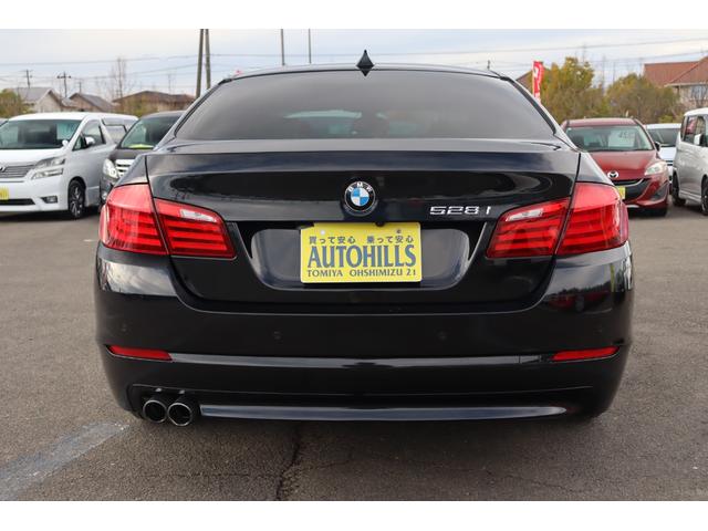 ５シリーズ ５２８ｉ　Ｒ８／０９車検　１ヶ月ｏｒ１０００ｋｍ保証付　スマートキー　プッシュスタート　オートクルーズ　ＨＩＤライト　フォグ　サンルーフ　シートヒーター　純ナビ　フルセグＴＶ　バックカメラ　純正１７アルミ（7枚目）